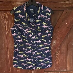 Reel Legends Mariner Performance sleeveless button front shirt. Small. New.